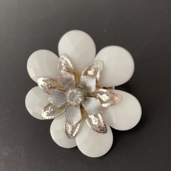 BOHM RING WHITE FACETED PETAL RING MADE IN PARIS - Picture 3 of 8